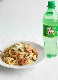 Hình ảnh Combo nui xúc xích thịt xông khói sốt kem + 7Up