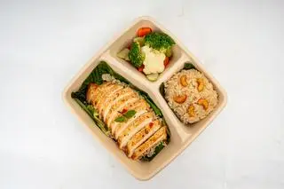 Hình ảnh Cơm lứt ức gà nướng seasoning