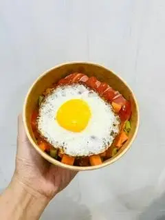 Hình ảnh Mì Trộn indo , Xúc Xích , Trứng
