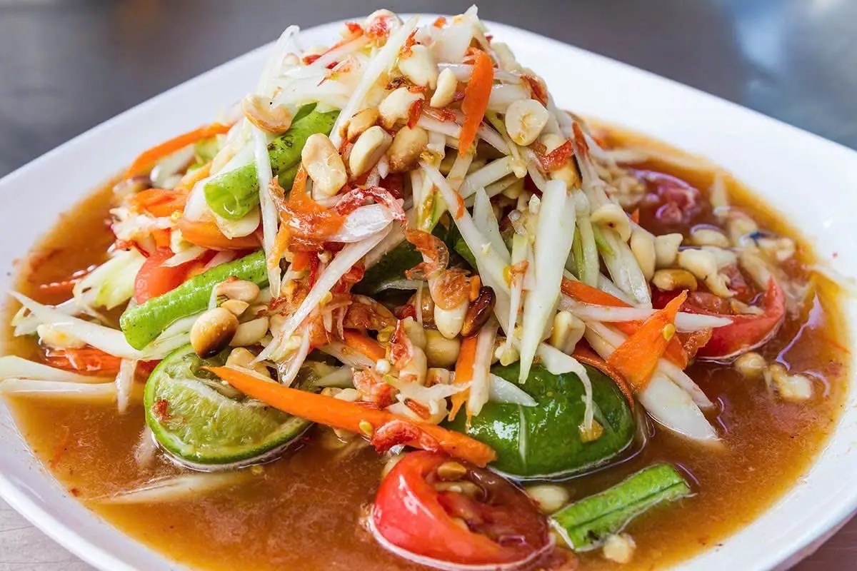 Hình ảnh Gỏi đu đủ mắm cá Thái Lan