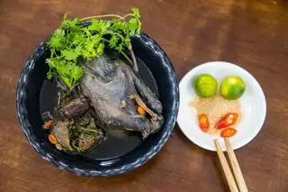 Hình ảnh Gà ác tần thuốc bắc