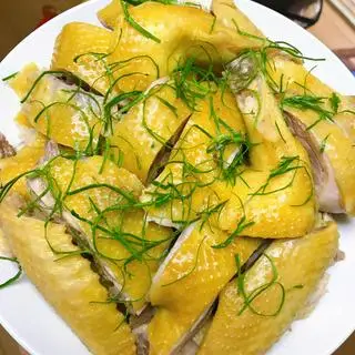Hình ảnh Gà ta Luộc Da Giòn 160k 1/2 con, tặng 1 goi mi