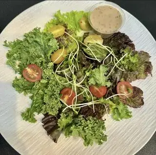 Hình ảnh Salad rau củ sốt mè rang