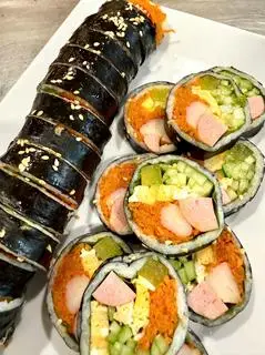Hình ảnh Kimbap xúc xích thanh cua
