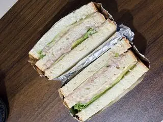Hình ảnh Sandwich Tuna Mayo