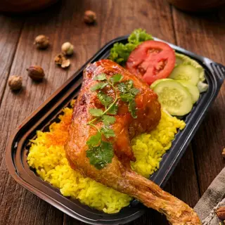 Hình ảnh Cơm đùi gà góc tư sốt tiêu đen