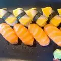 Hình ảnh Sushi cá hồi - Cá trích