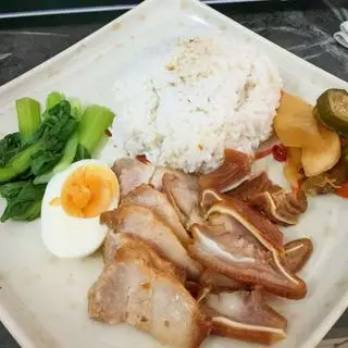 Hình ảnh Cơm thịt lợn - tai lợn kho - 卤猪肉-猪耳朵饭
