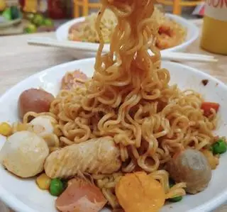 Hình ảnh Mì trộn hải sản