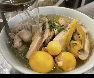 Hình ảnh Phở đùi gà tràng trứng