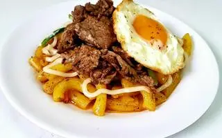 Hình ảnh Nui xào bò - trứng