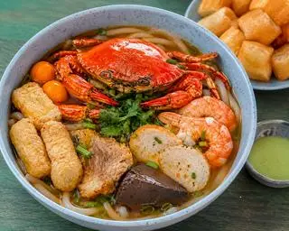 Hình ảnh Bánh canh cua nguyên con - tôm - chả
