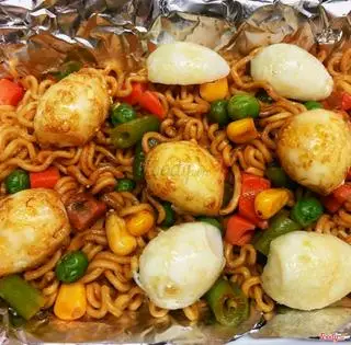 Hình ảnh Mỳ trộn trứng ốp la 
