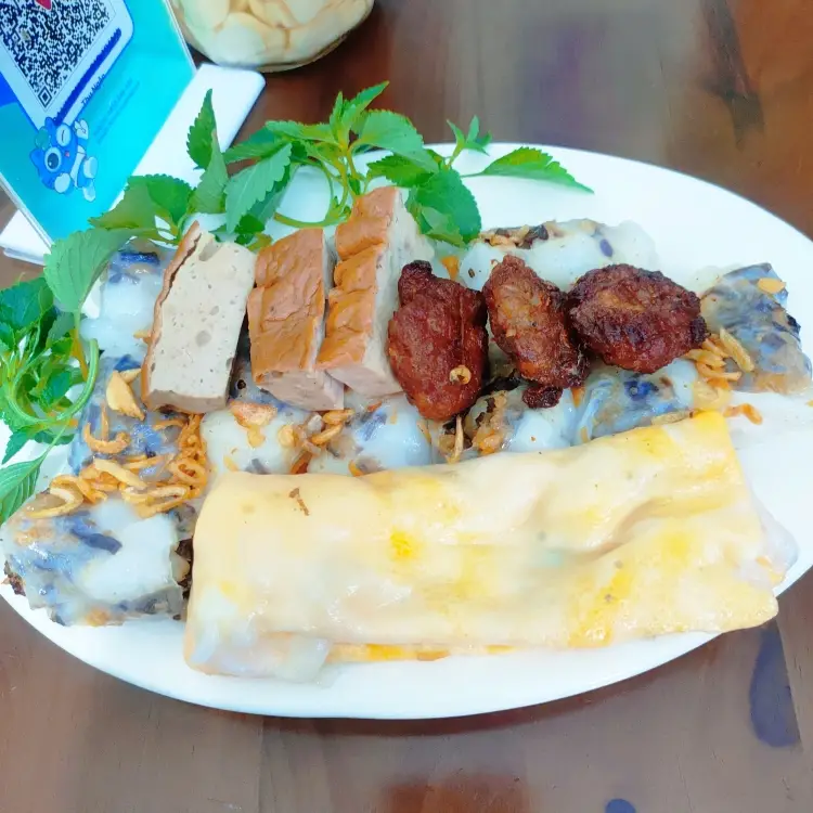 Hình ảnh bánh cuốn chả quế nướng + Thịt Nướng + 1 bánh trứng nhân thịt