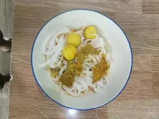 Hình ảnh mì Quảng Thịt Trứng to em bé 