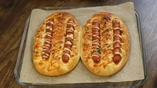 Hình ảnh Bánh Mì Xúc Xích Chà Bông