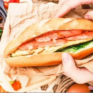 Hình ảnh Bánh mì trứng xúc xích