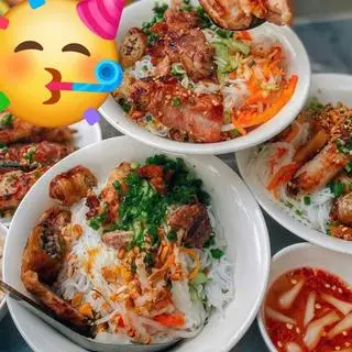 Hình ảnh bún trộn thịt xiên nướng