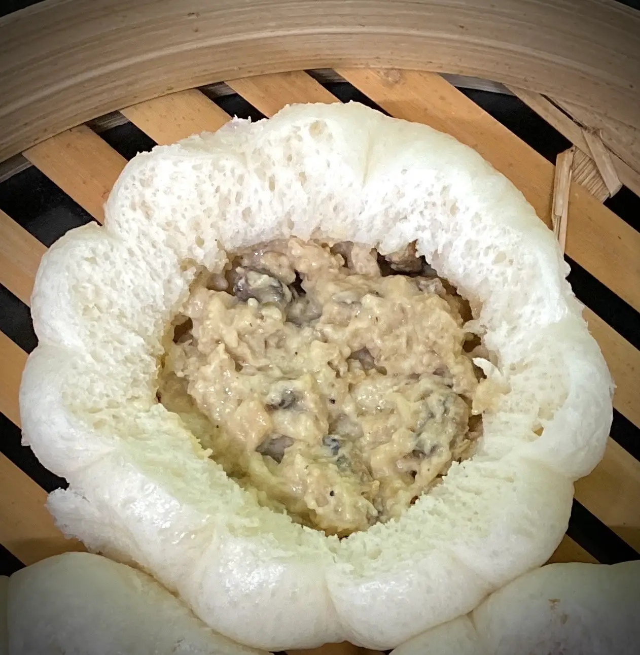 Hình ảnh Bánh bao gà nấm phomai kem