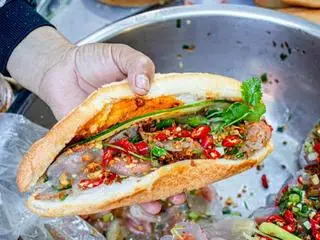 Hình ảnh Bánh Mì Kẹp Bột Lọc 