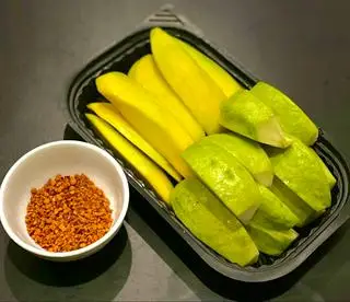 Hình ảnh Trái cây mix xoài - ổi - 500gr