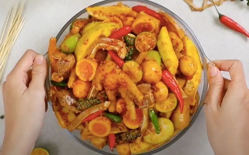 Hình ảnh Combo Chân Gà + Trứng Non Sốt Thái