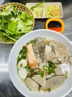 Hình ảnh Hủ Tiếu Thập Cẩm Xương  (Giò)