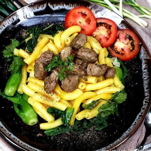 Hình ảnh Nui xào bò lúc lắc