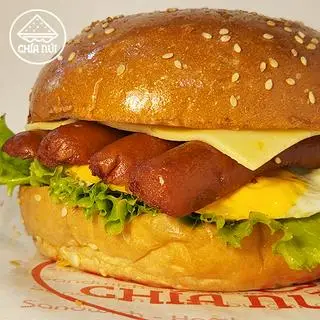 Hình ảnh Burger Bò Trứng xúc xích
