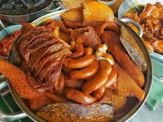 Hình ảnh Phá lấu bò thập cẩm 1kg- 2 bánh mì