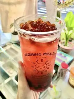 Hình ảnh Trà dâu trân châu giòn 