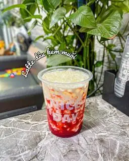 Hình ảnh Latte dâu kem muối