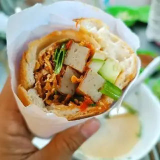 Hình ảnh Bánh mì chả cá Nha Trang cay tê tái