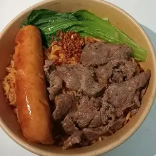 Hình ảnh Mì trộn thịt bò xào xúc xích 