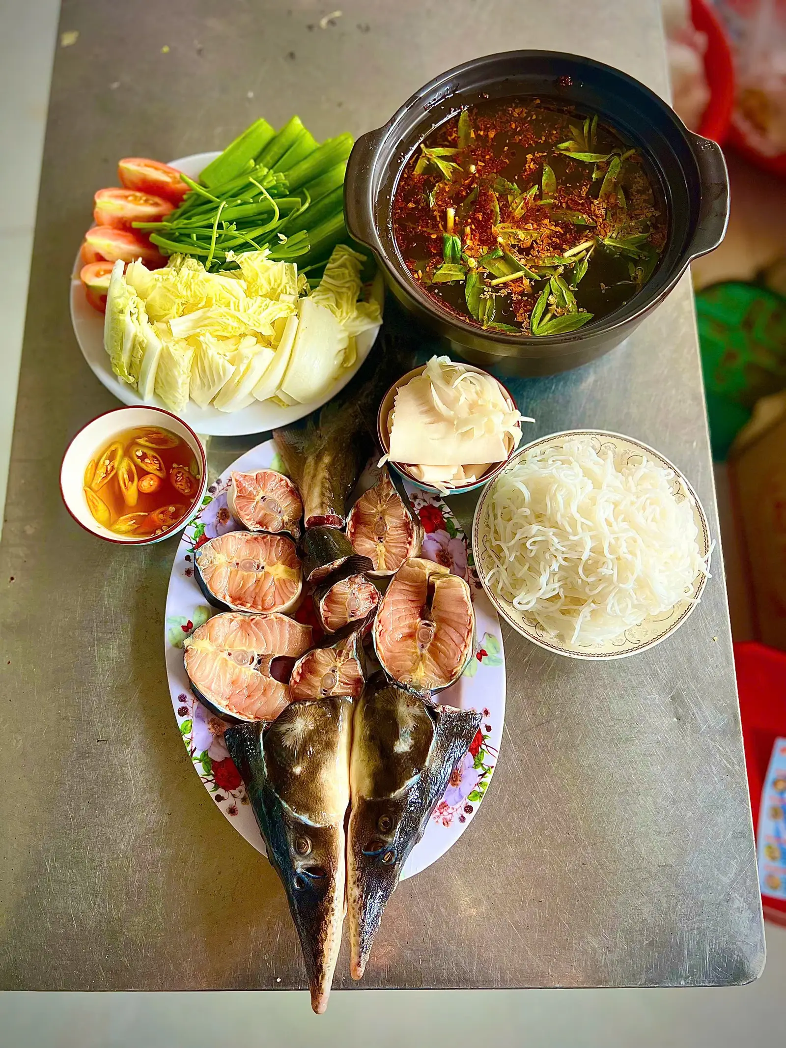 Hình ảnh Lẩu Thái CÁ TẦM Măng Chua