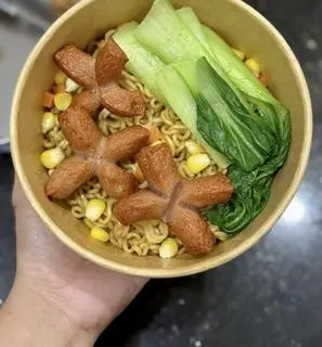 Hình ảnh mì trộn xúc xích