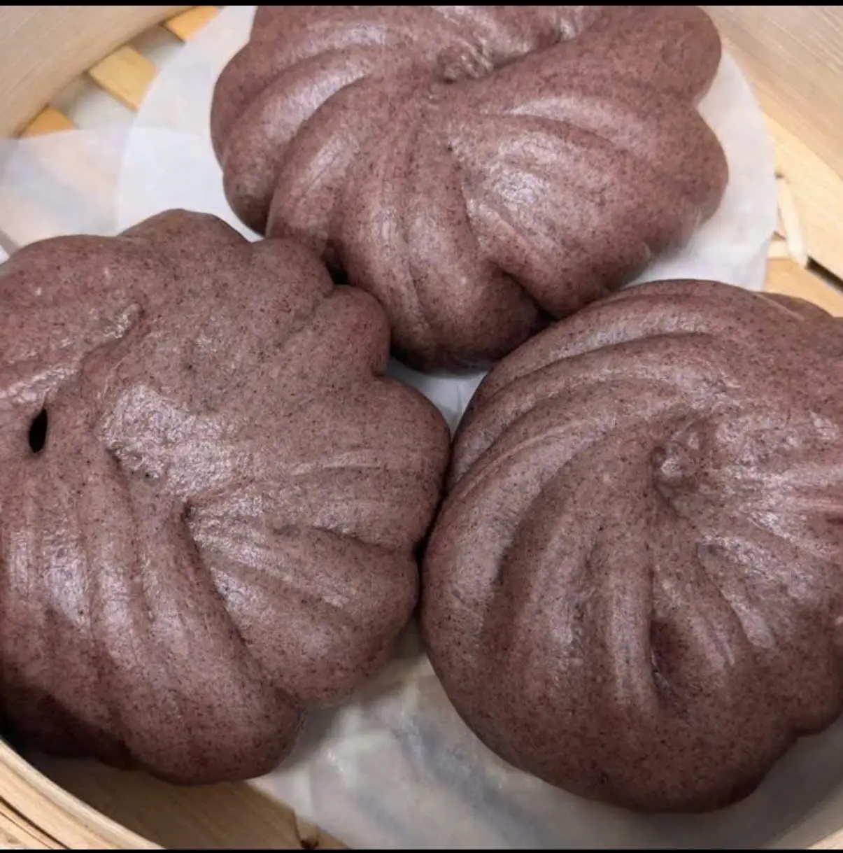 Hình ảnh bánh bao gạo lứt gà nâm hương 