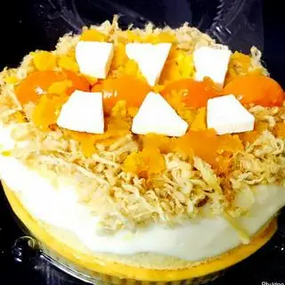 Hình ảnh Bông lan trứng muối hai loại sốt