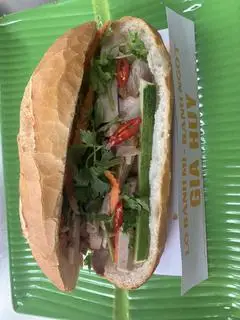 Hình ảnh Bánh mì thịt heo quay chả lụa 