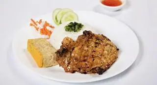 Hình ảnh Cơm tấm sườn nướng + chả hấp