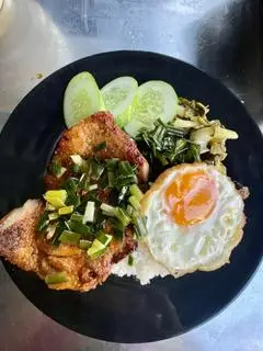 Hình ảnh Cơm tấm sườn ốp la + canh