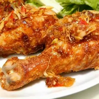 Hình ảnh Đùi gà tỏi chiên giòn thêm