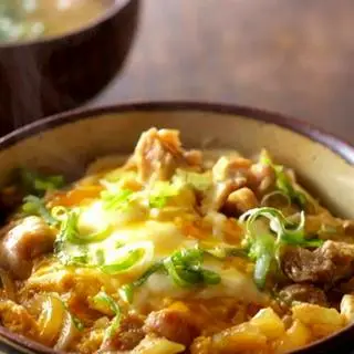 Hình ảnh St-7: Oyakodon (Cơm tô gà sốt trứng)