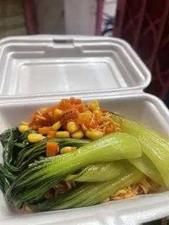 Hình ảnh Mì trộn rau củ - viên chiên tự chọn