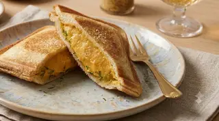 Hình ảnh Hotdog Nhân Bơ Đậu Phộng 