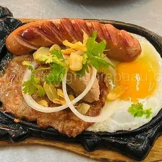 Hình ảnh Bánh mì bò trứng áp chảo