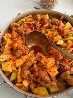 Hình ảnh Chân gà sốt thái