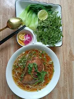 Hình ảnh mì gà tiềm thảo mộc