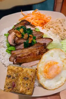 Hình ảnh Cơm tấm má heo đặc biệt