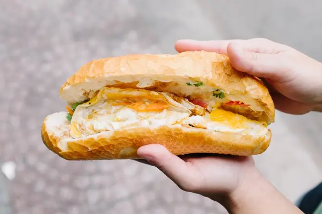 Hình ảnh Bánh Mì Trứng Thịt 